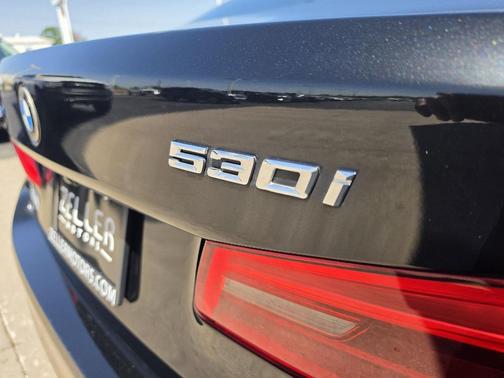 Black Sapphire Metallic 2019 BMW 530 xDrive