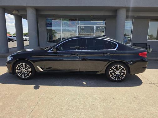 Black Sapphire Metallic 2019 BMW 530 xDrive