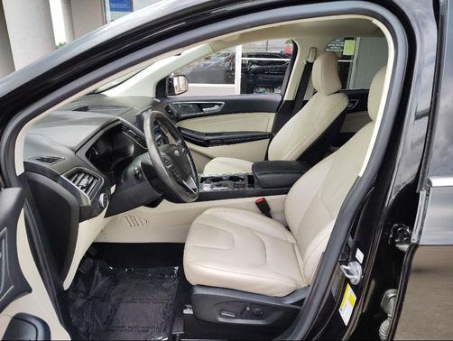 Agate Black Metallic 2022 Ford Edge Titanium