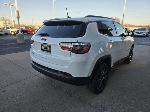 Bright White Clearcoat 2026 Jeep Compass Latitude