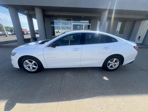 2017 Chevrolet Malibu 1LS
