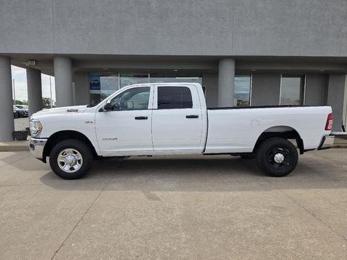 Bright White Clearcoat 2022 RAM 2500 Tradesman Crew Cab 4x4 8' Box