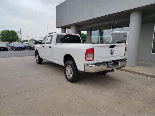 Bright White Clearcoat 2022 RAM 2500 Tradesman Crew Cab 4x4 8' Box