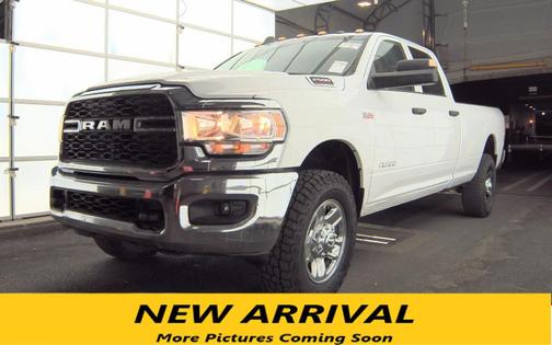 Bright White Clearcoat 2022 RAM 2500 Tradesman Crew Cab 4x4 8' Box