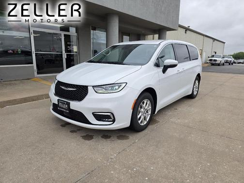 Bright White Clearcoat 2023 Chrysler Pacifica Touring L