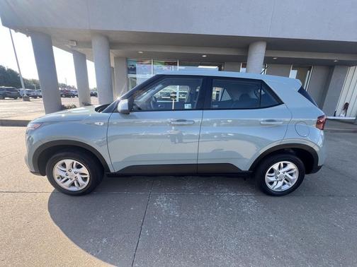 2025 Hyundai VENUE SE