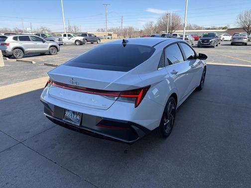 2025 Hyundai ELANTRA HEV Limited