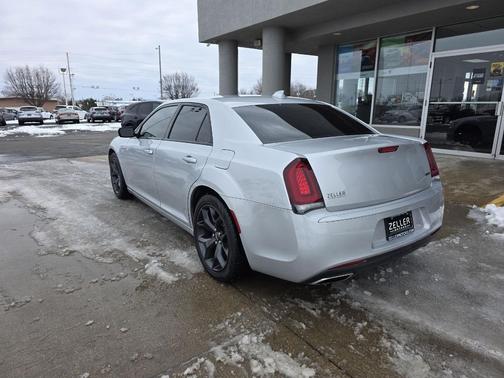 2020 Chrysler 300 Touring