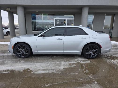 2020 Chrysler 300 Touring