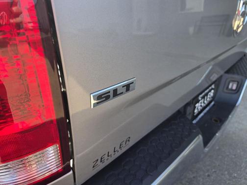 Billet Silver Metallic Clearcoat 2022 RAM 1500 Classic SLT