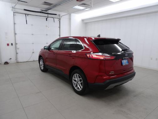 Rapid Red Metallic Tinted Clearcoat 2024 Ford Edge SEL