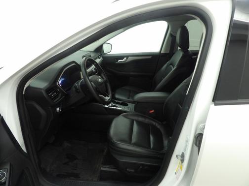 Star White Metallic Tri-Coat 2022 Ford Escape SEL