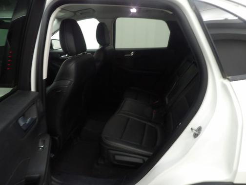 Star White Metallic Tri-Coat 2022 Ford Escape SEL