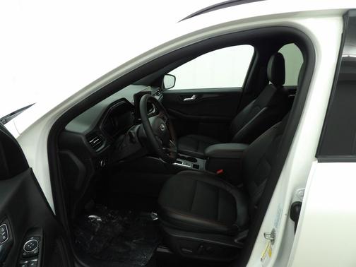 Star White Metallic Tri-Coat 2026 Ford Escape ST-Line