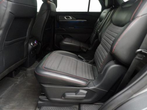 Carbonized Gray Metallic 2025 Ford Explorer ST-Line