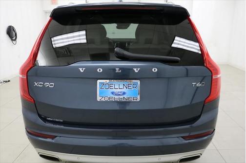 2021 Volvo XC90 T6 Momentum