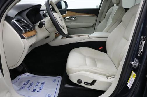 2021 Volvo XC90 T6 Momentum