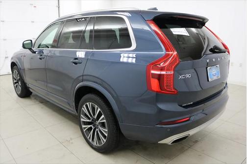 2021 Volvo XC90 T6 Momentum