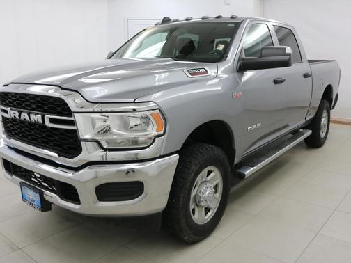 2022 RAM 2500 Tradesman Crew Cab 4x4 6'4' Box