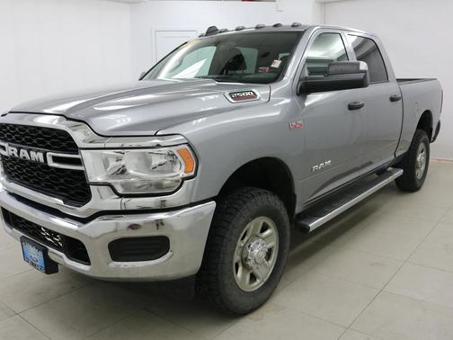 2022 RAM 2500 Tradesman Crew Cab 4x4 6'4' Box