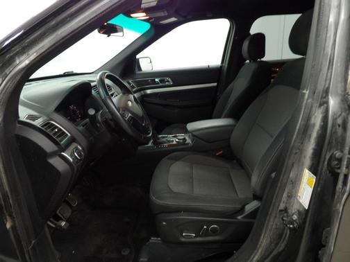 MAGNETIC 2017 Ford Explorer XLT