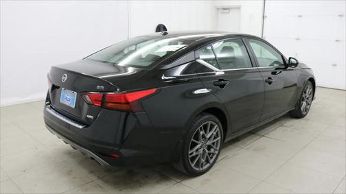 2022 Nissan Altima SR Intelligent AWD