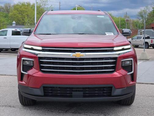Radiant Red Tintcoat 2026 Chevrolet Traverse LT