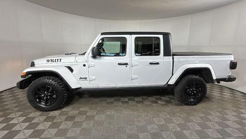Bright White Clearcoat 2021 Jeep Gladiator Willys 4x4