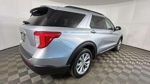 ICONIC SILVER 2023 Ford Explorer XLT