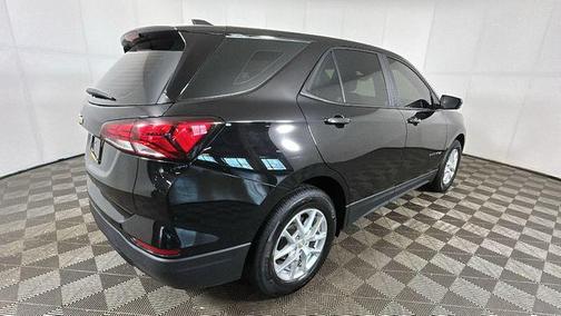Mosaic Black Metallic 2022 Chevrolet Equinox LS