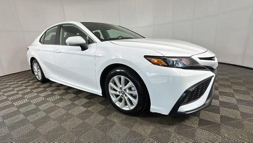 White 2024 Toyota Camry SE