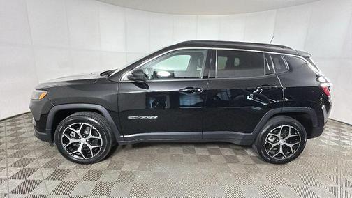 Diamond Black Crystal Pearlcoat 2024 Jeep Compass Limited