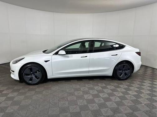 2022 Tesla Model 3 Standard Range