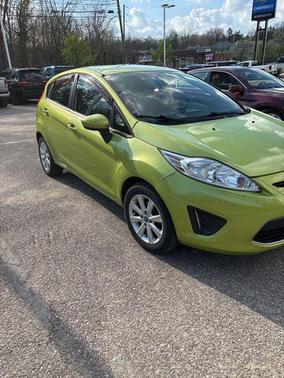 LIME SQUEEZE METALLIC 2012 Ford Fiesta SE