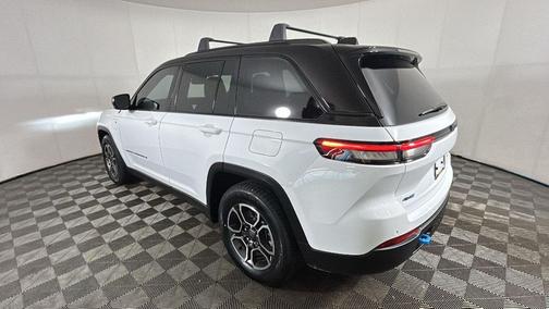 Bright White Clearcoat 2023 Jeep Grand Cherokee 4xe Trailhawk