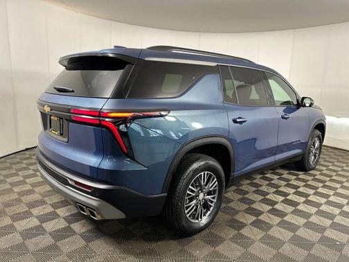Lakeshore Blue Metallic 2025 Chevrolet Traverse LT