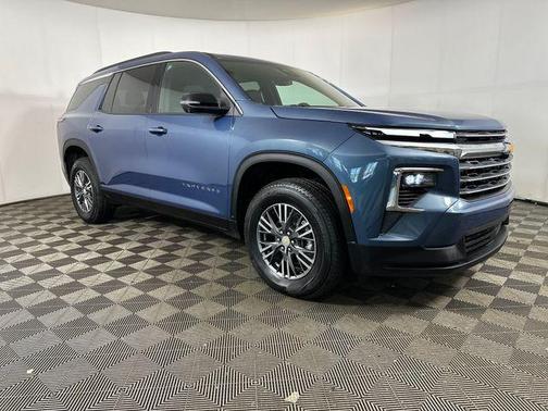 Lakeshore Blue Metallic 2025 Chevrolet Traverse LT