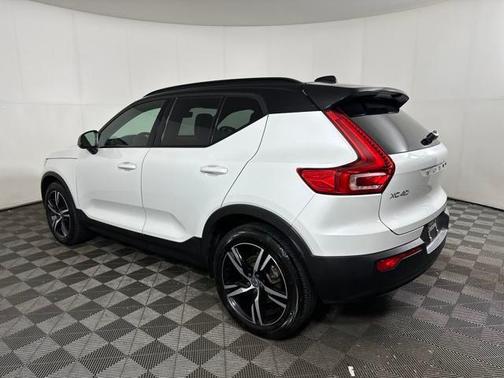 2021 Volvo XC40 T5 R-Design