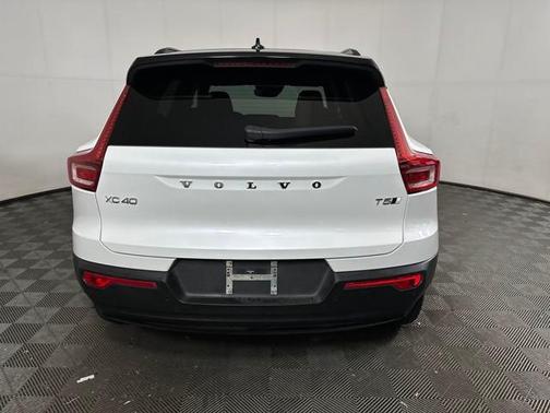 2021 Volvo XC40 T5 R-Design