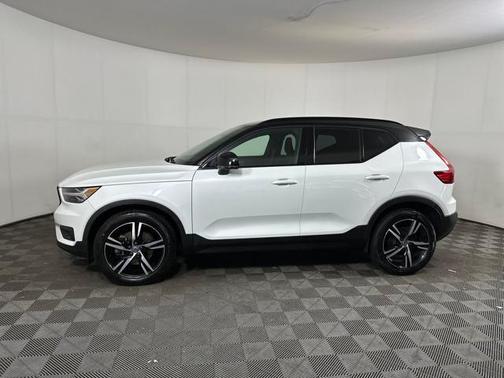 2021 Volvo XC40 T5 R-Design