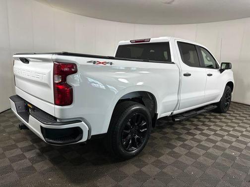 Summit White 2022 Chevrolet Silverado 1500 Custom