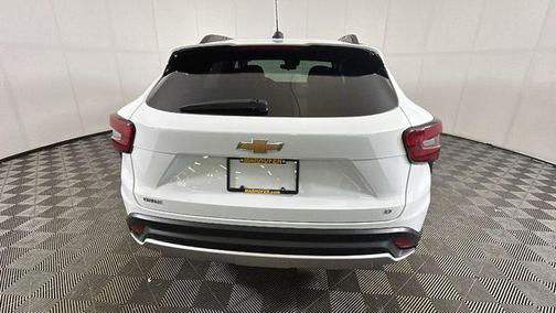 Summit White 2025 Chevrolet Trax LT