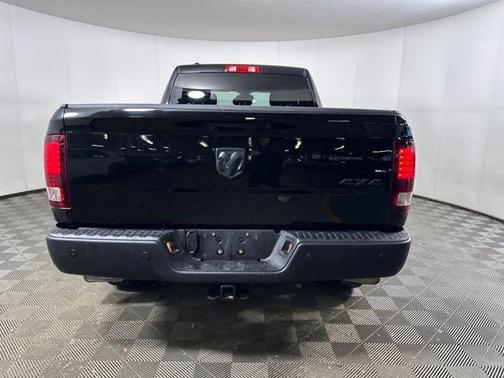 Diamond Black Crystal Pearl 2022 RAM 1500 Classic SLT