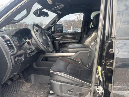 2024 RAM 2500 Laramie Crew Cab 4x4 6'4' Box