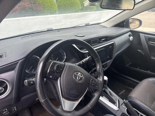 Classic Silver Metallic 2017 Toyota Corolla SE