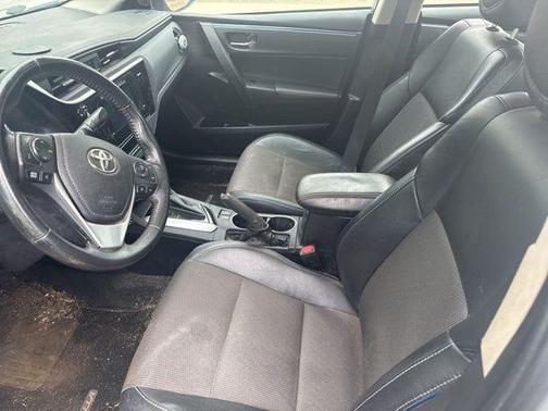 Classic Silver Metallic 2017 Toyota Corolla SE