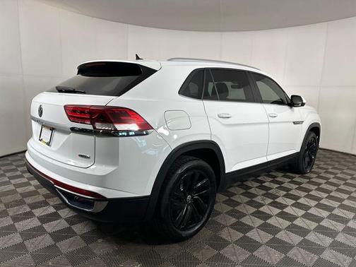 2022 Volkswagen Atlas Cross Sport 2.0T SE w/Technology 4MOTION