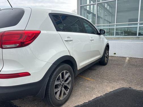 Clear White 2015 Kia Sportage LX