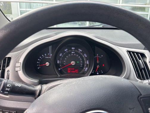 Clear White 2015 Kia Sportage LX
