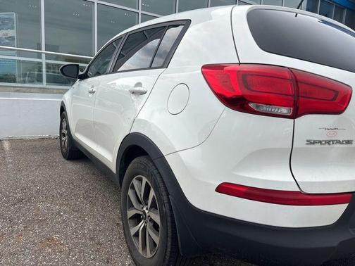 Clear White 2015 Kia Sportage LX